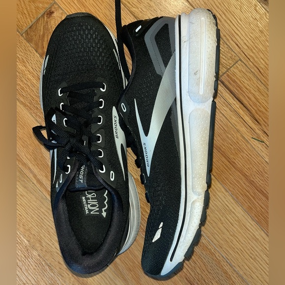 Brooks Ghost Shoes - Picture 1 of 3